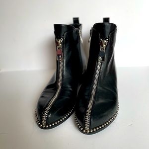 Black bootie Zippy-pu ninety union with studs